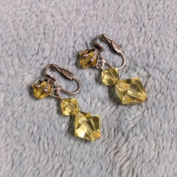Vintage Soft Butter Yellow Crystal Dangle Clip Earrings - Picture 6 of 9